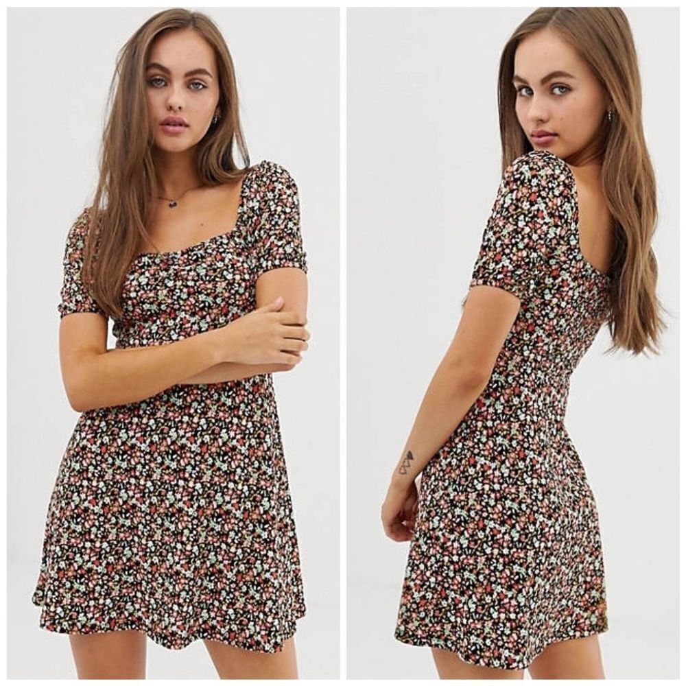 ✨Pull&Bear square neck ditsy floral dress✨